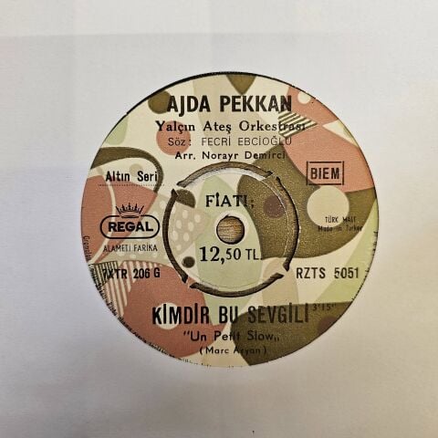 Ajda Pekkan – Kimdir Bu Sevgili / Onu Bana Bırak 45LİK PLAK