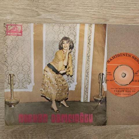 Nurhan Damcıoğlu – Yangın Var / Ufacıksın 45LİK PLAK