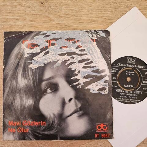 Nesrin Sipahi – Mavi Gözlerin / Ne Olur 45LİK PLAK