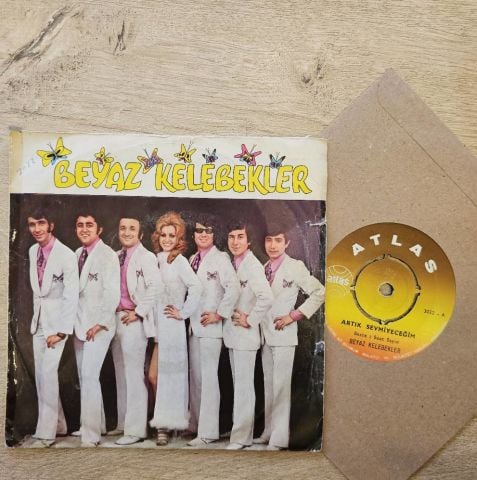 Beyaz Kelebekler – Artık Sevmiyeceğim / Bütün Aşklar Tatlı Başlar 45LİK PLAK