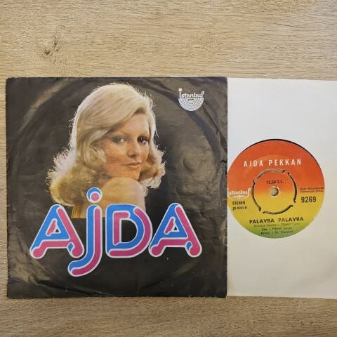 Ajda Pekkan – Seninleyim / Palavra Palavra