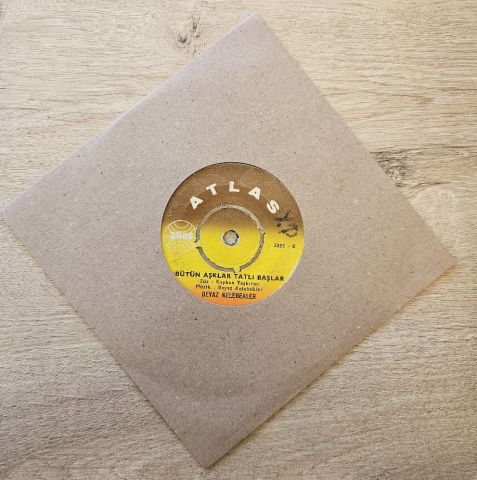 Beyaz Kelebekler – Artık Sevmiyeceğim / Bütün Aşklar Tatlı Başlar 45LİK PLAK