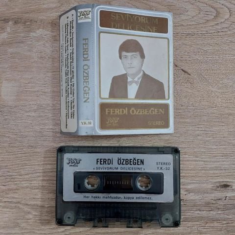 FERDİ ÖZBEĞEN - SEVİYORUM DELİCESİNE KASET