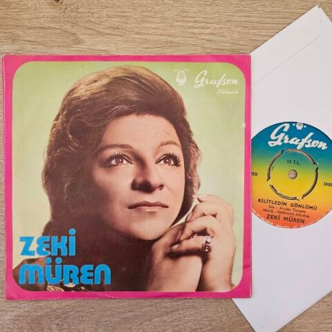 Zeki Müren – Kırk Yıllık Dost Gibiyiz / Kilitledin Gönlümü 45LİK PLAK
