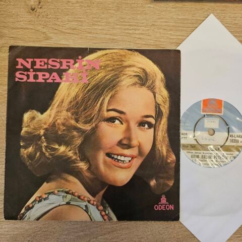 Nesrin Sipahi – Arım Balım Peteğim / Siyah Gözler 45LİK PLAK