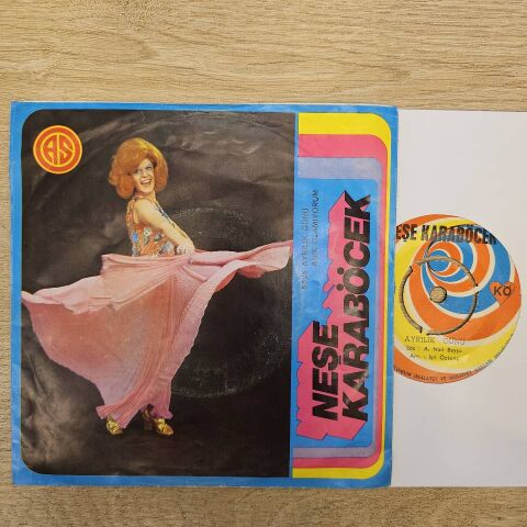 Neşe Karaböcek – Ayrılık Günü / Aşık Olamıyorum 45LİK PLAK