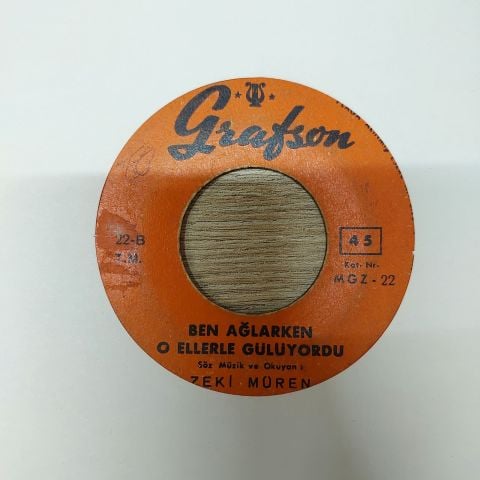 Zeki Müren – Lingo / Ben Ağlarken O Ellerle Gülüyordu 45LİK PLAK
