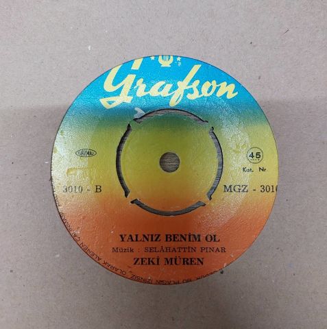 Zeki Müren – Beklerim Her Gece Pencerelerde 45LİK PLAK