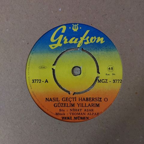 Zeki Müren – Nasıl Geçti Habersiz O Güzelim Yıllarım / Ben Gamlı Hazan Sense Bahar 45LİK PLAK...